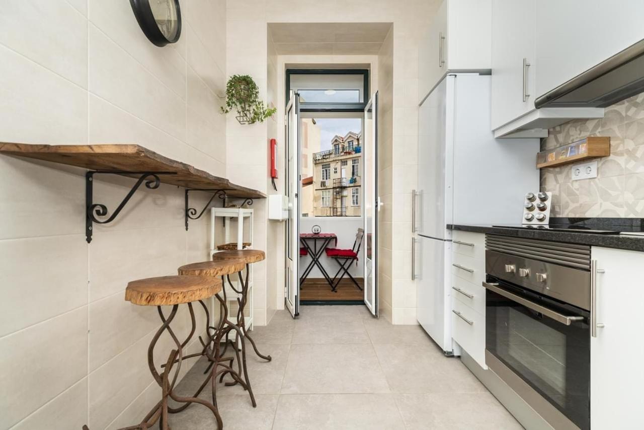 Retro M2 R4 - Lovely Double Room With Shared Bathroom Lisbon Exterior photo